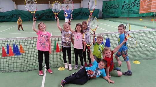 Kinder Tennis